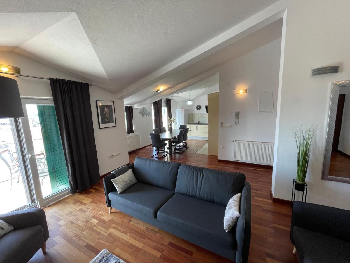 Apartments Cavar Trogir Exterior photo