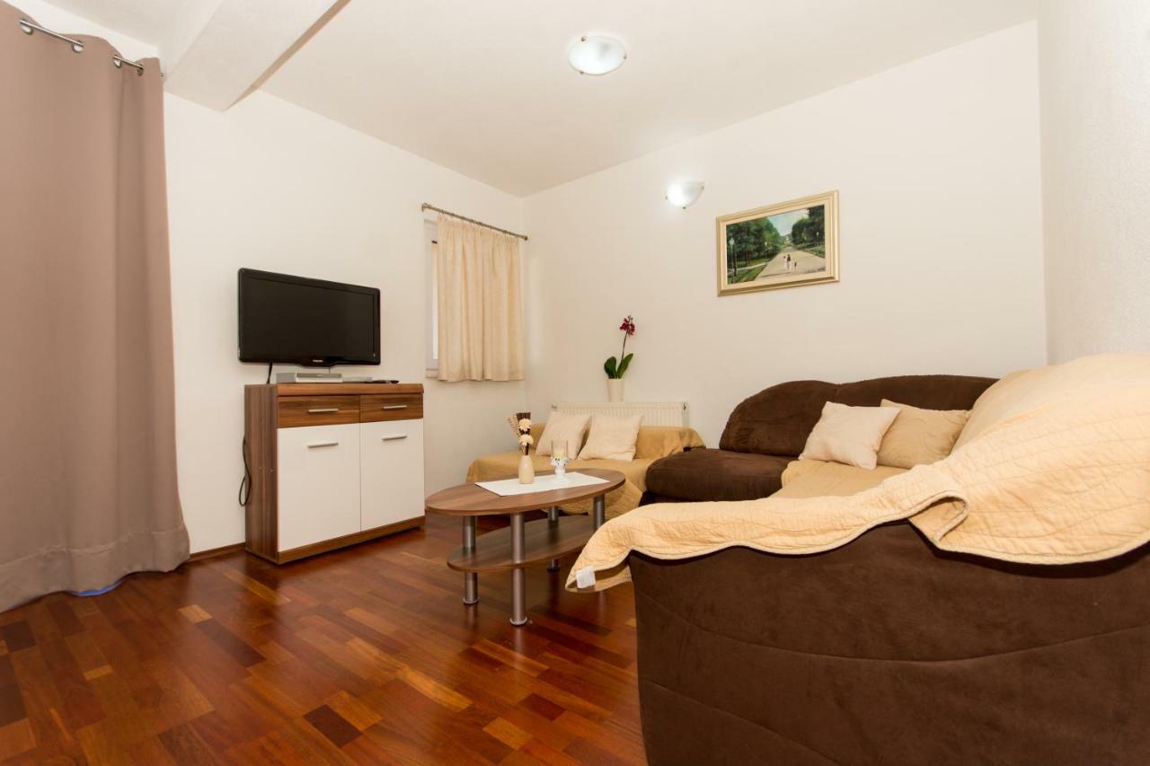 Apartments Cavar Trogir Exterior photo